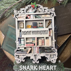 File in formato SVG per mini libreria Christmas Carol per il taglio laser Glowforge, regali di festa fai da te per decorazioni natalizie vittoriane, spettacolo artigianale di best seller