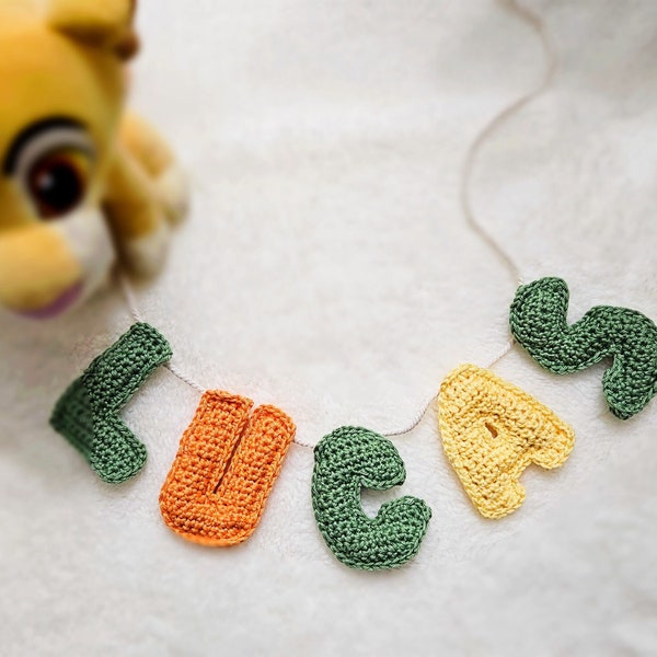 Guirlande lettre prénom. Cadeau de naissance bébé.  Au crochet à la main