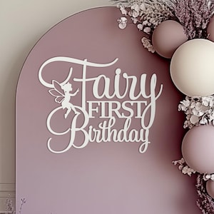 Cartello per il primo compleanno delle fate, per decorazioni da parete per il primo compleanno delle bambine, striscione decorativo in legno per feste a tema fatato, magico e fantasy.