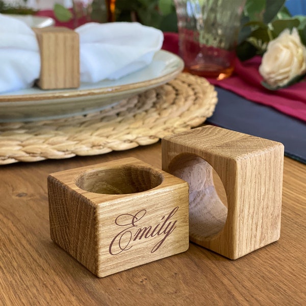 Serviettenringe aus Holz, Tischnamen aus Holz, Elegante Serviettenringe, Serviettenringe nach Maß, Hochzeit Serviettenringe, Rustikale Serviettenringe