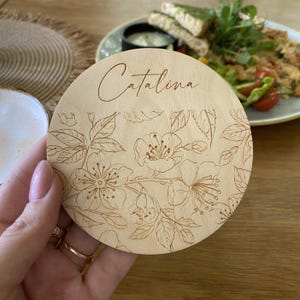Kirschblüten-Gastgeschenke für Gäste, Holzuntersetzer und Ortsnamen mit Wunschgravur, Dankeschön-Geschenke in loser Schüttung, Getränkeuntersetzer