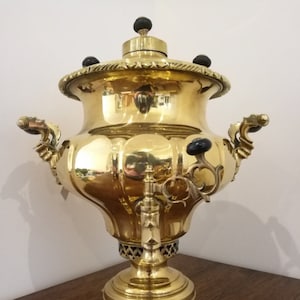 Laiton antique russe Samovar Tula circa 1890 par Vanikin