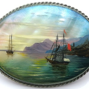 Mother of pearl hand painted vintage brooch, Fedoskino lacquer miniature