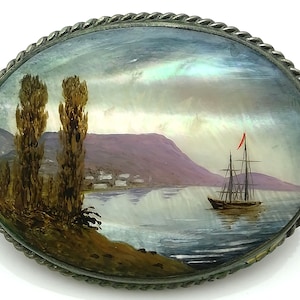Mother of pearl hand painted vintage brooch, Fedoskino lacquer miniature