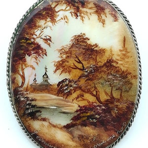 Mother of pearl hand painted vintage brooch, natural shell, Fedoskino lacquer miniature