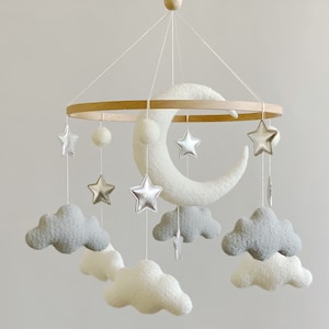 Neutrale babymobiel: maan, wolk en ster kinderkamerdecoratie