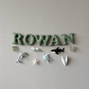 Letrero con nombre personalizado para guardería, decoración oceánica, letrero personalizado con nombre de bebé, guirnalda con nombre de niño, letrero con letras de fieltro, decoración de pared para baby shower