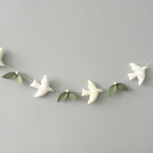 Filzvogelgirlande: Frühlings-Osterdeko, Babygirlande (130 cm)