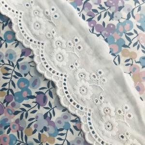 Paired Flowers-White Broderie Anglaise- Lace Trim- 5303