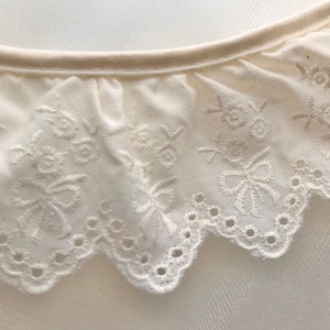Ivory Flowers and Bows Eyelet- Broderie Anglaise- Lace Trim 5297