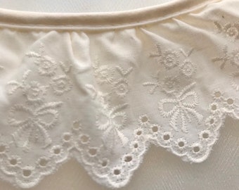 Ivory Flowers and Bows Eyelet- Broderie Anglaise- Lace Trim 5297