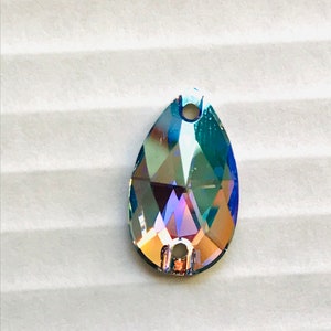 Swarovski 3230 Pear Sew-On 18 x10mm Light Sapphire Shimmer (4 PIECES)