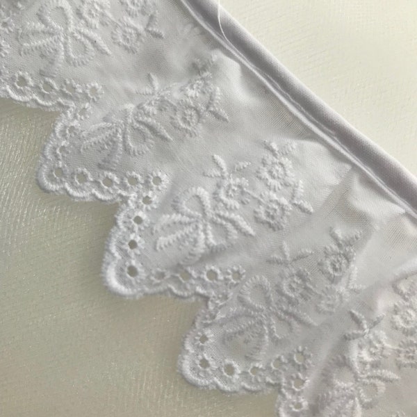 White Flowers and Bows Eyelet- Broderie Anglaise- Lace Trim 5297