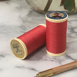 Sajou-No. 525- Red GLOVING THREAD- Fil a gant au Chinois