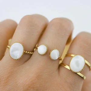 Mother-of-pearl ring, white stone ring, adjustable mother-of-pearl ring, gold-plated mother-of-pearl ring, natural stone ring, mother-of-pearl stone ring, white stone,