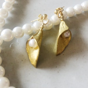Calla Lilly With A Freshwater Pearl Earrings