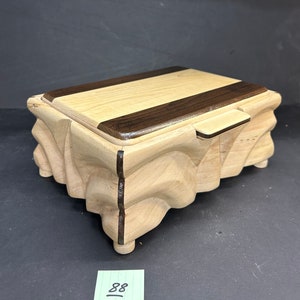 Maple walnut walnut inlays jewelry box