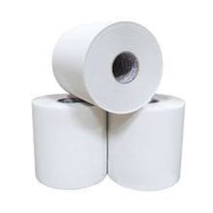 Puede incluir: Tres rollos de papel blanco apilados. El rollo superior está en ángulo, mostrando el núcleo interno. Los rollos parecen estar hechos de papel liso y mate. La imagen está bien iluminada, resaltando la superficie blanca y limpia del papel.