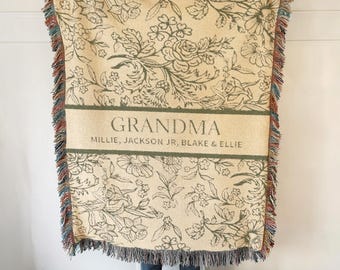 Manta tejida personalizada, regalo para el Día de la Madre para la abuela y los nietos, manta con nombre familiar personalizado, tapiz de pared Toile de Jouy floral verde.