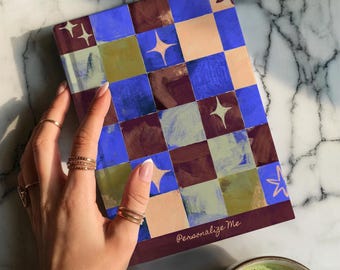 Cuaderno personal de tapa dura, diario minimalista personalizado, pequeño regalo para amantes de los libros, cita personalizable, estética abstracta y colorida.
