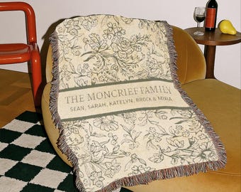 Manta tejida personalizada 100% algodón, regalo para el Día de la Madre, manta con nombre familiar personalizado, tapiz de pared Toile de Jouy floral verde.