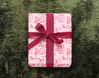 Papier cadeau de Noël rose, emballage de Noël noeud cocotte, emballage cadeau élégant pour les fêtes, papier cadeau aquarelle pour les fêtes, cadeau durable