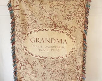 Manta tejida personalizada para el Día de la Madre, para la abuela y los nietos, manta con nombre familiar personalizado, tapiz de pared Toile de Jouy floral neutro