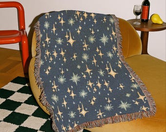 Manta tejida con estrellas celestiales, tapiz de pared, decoración celestial con efecto de explosión estelar, estética mágica y mística, manta para cama tamaño Queen, azul y dorado.