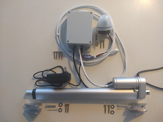 Chickenguard Automatic Chicken Coop Door Opener Self Locking Door Kit Carolina Coops