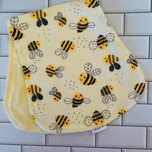 Bumble Bee Burp Cloth, Bee Nursery Theme, Busy Bee Burp Cloth, Bumble Bee Bath Cloth, Burp Rags for Infants, Bumble Bee Burp Rag