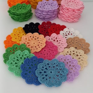 Gehaakte onderleggers (6 cm). Ronde gehaakte bloemen. Handgehaakte applicaties.