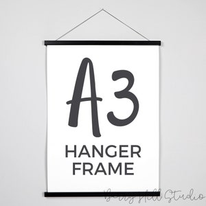 Könnte beinhalten: Ein schwarzer Hängerahmen mit weißem Hintergrund und dem Text "A3 HANGER FRAME".