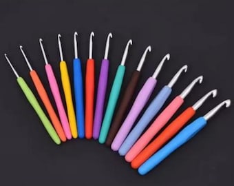 Multicolor Crochet Hook Set – 12 Aluminum & TPR Assorted Sizes