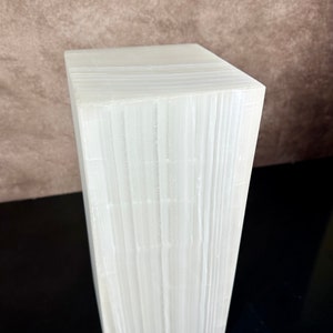 Hand-Crafted Onyx Stone Table Lamp: Warm Light, Meditation Decor