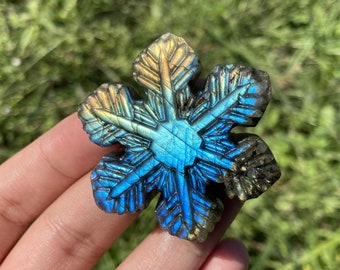 1PC Natural Labradorite Snowflake,Quartz Crystal Snowflake,Crystal Heal,Crystal Pendants,Crystal jewelry,Crystal Sculpture,Crystal Gifts