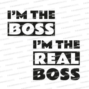 Puede incluir: Diseño gráfico de texto en blanco y negro que dice "I'm the Boss I'm the Real Boss".