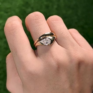 Solitaire Engagement Ring, East To West Bridal Ring Set, Curved Band Wedding Ring, Pear Cut Moissanite Ring, Flush Ring,14KGold Ring-For Her