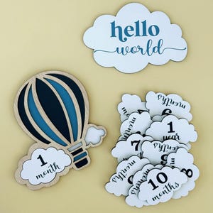 Set di accessori per foto di traguardi mensili, con mongolfiera, segnapunti per traguardi per neonati, con inserti a forma di nuvola, cartello "Ciao mondo", foto di neonato, regalo per baby shower