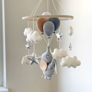 Elephant baby mobile Elephant with balloons Nursery Decor Felt Crib mobile Baby Shower Gift zdjęcie 3