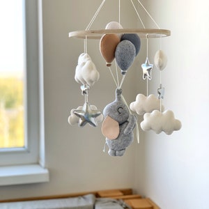 Elephant baby mobile Elephant with balloons Nursery Decor Felt Crib mobile Baby Shower Gift zdjęcie 9