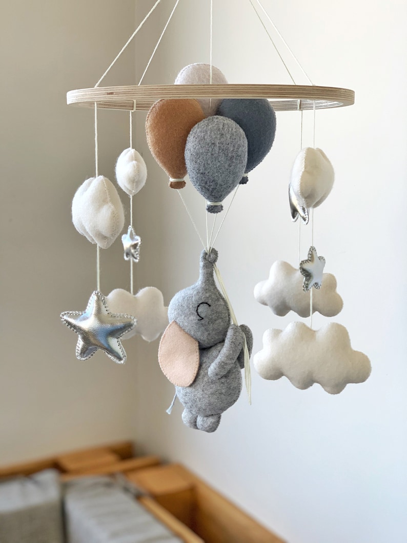 Elephant baby mobile Elephant with balloons Nursery Decor Felt Crib mobile Baby Shower Gift zdjęcie 2