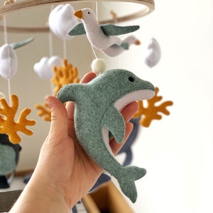 Móvil de bebé ballena, decoración de guardería, móvil de guardería náutica, regalo de baby shower, móvil de cuna colgante, delfín, mar, océano imagen 5