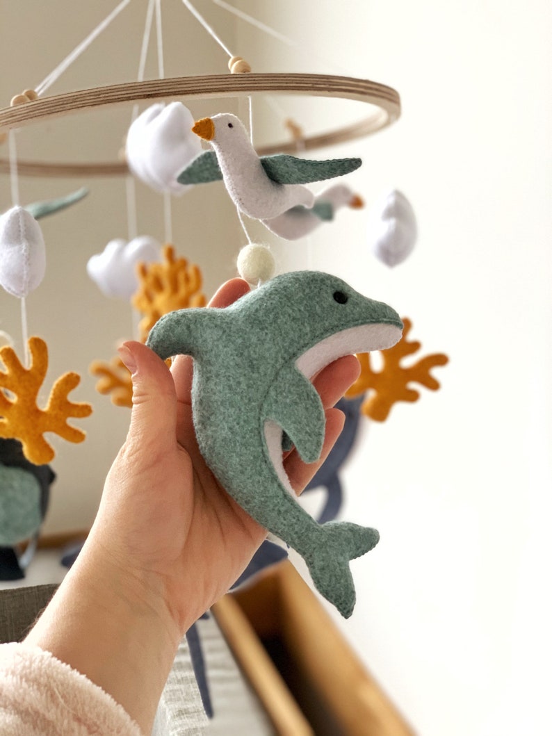 Móvil de bebé ballena, decoración de guardería, móvil de guardería náutica, regalo de baby shower, móvil de cuna colgante, delfín, mar, océano imagen 5