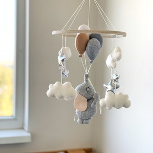 Elephant baby mobile Elephant with balloons Nursery Decor Felt Crib mobile Baby Shower Gift zdjęcie 5