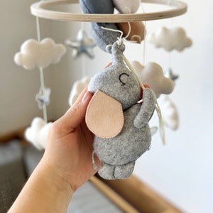 Elephant baby mobile Elephant with balloons Nursery Decor Felt Crib mobile Baby Shower Gift zdjęcie 7