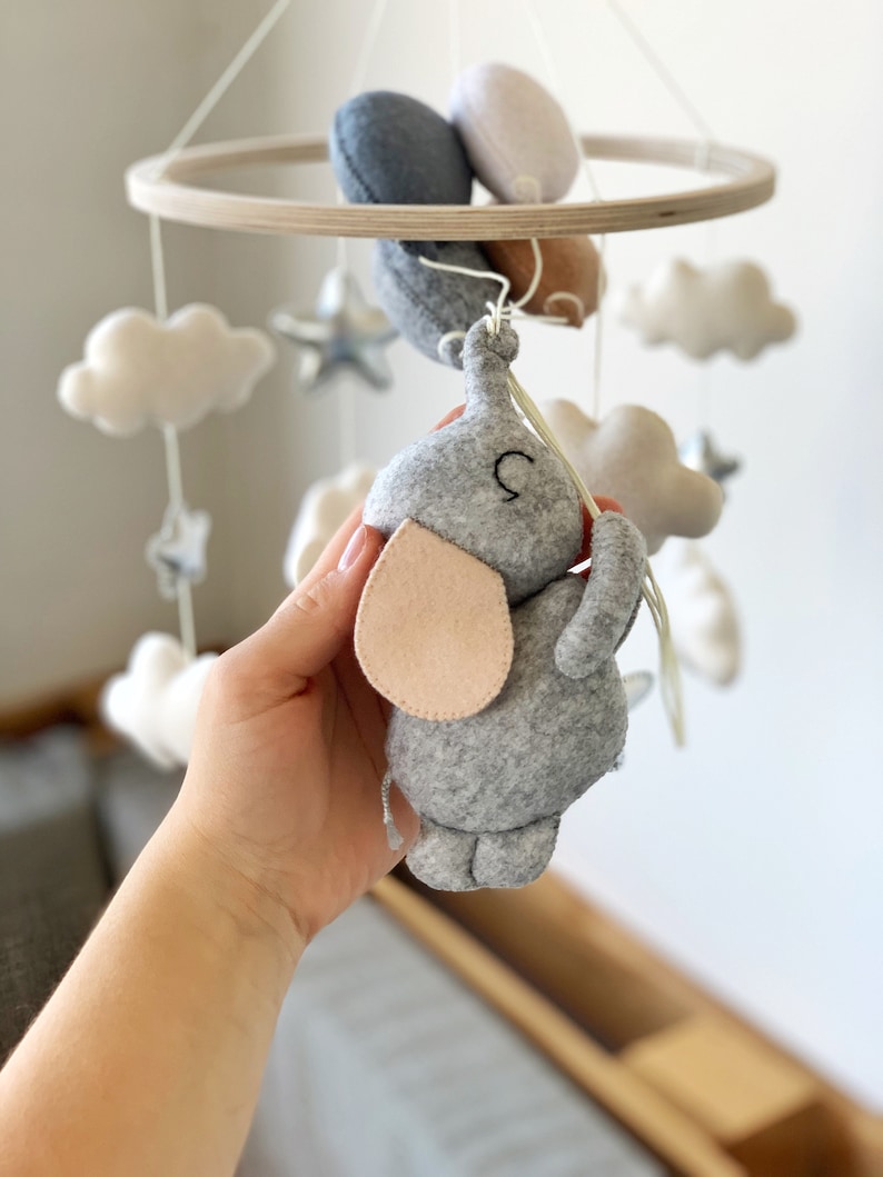 Elephant baby mobile Elephant with balloons Nursery Decor Felt Crib mobile Baby Shower Gift zdjęcie 7