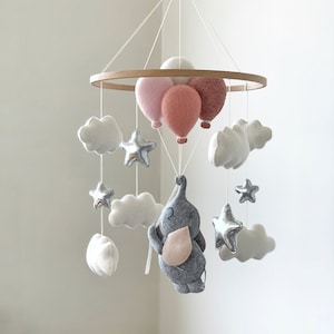 Elephant baby mobile Girl Elephant with balloons Nursery Decor Felt Crib mobile Baby Shower Gift Pink Nursery