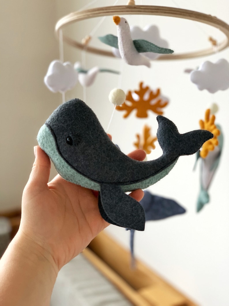 Móvil de bebé ballena, decoración de guardería, móvil de guardería náutica, regalo de baby shower, móvil de cuna colgante, delfín, mar, océano imagen 6