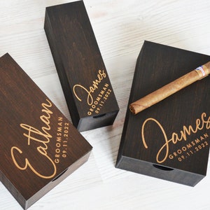 Lege gepersonaliseerde sigarendoos voor bruidsjonkers, aangepaste houten kist voor hem, houten stalknecht voorsteldoos voor sigaren en geschenken, herengeschenkdoos