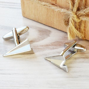 Gemelli da polso a forma di aeroplano di carta per uomo, gemelli da polso a forma di aeroplano da uomo come regalo per assistenti di volo, regalo di nozze per aviazione per sposo e testimoni